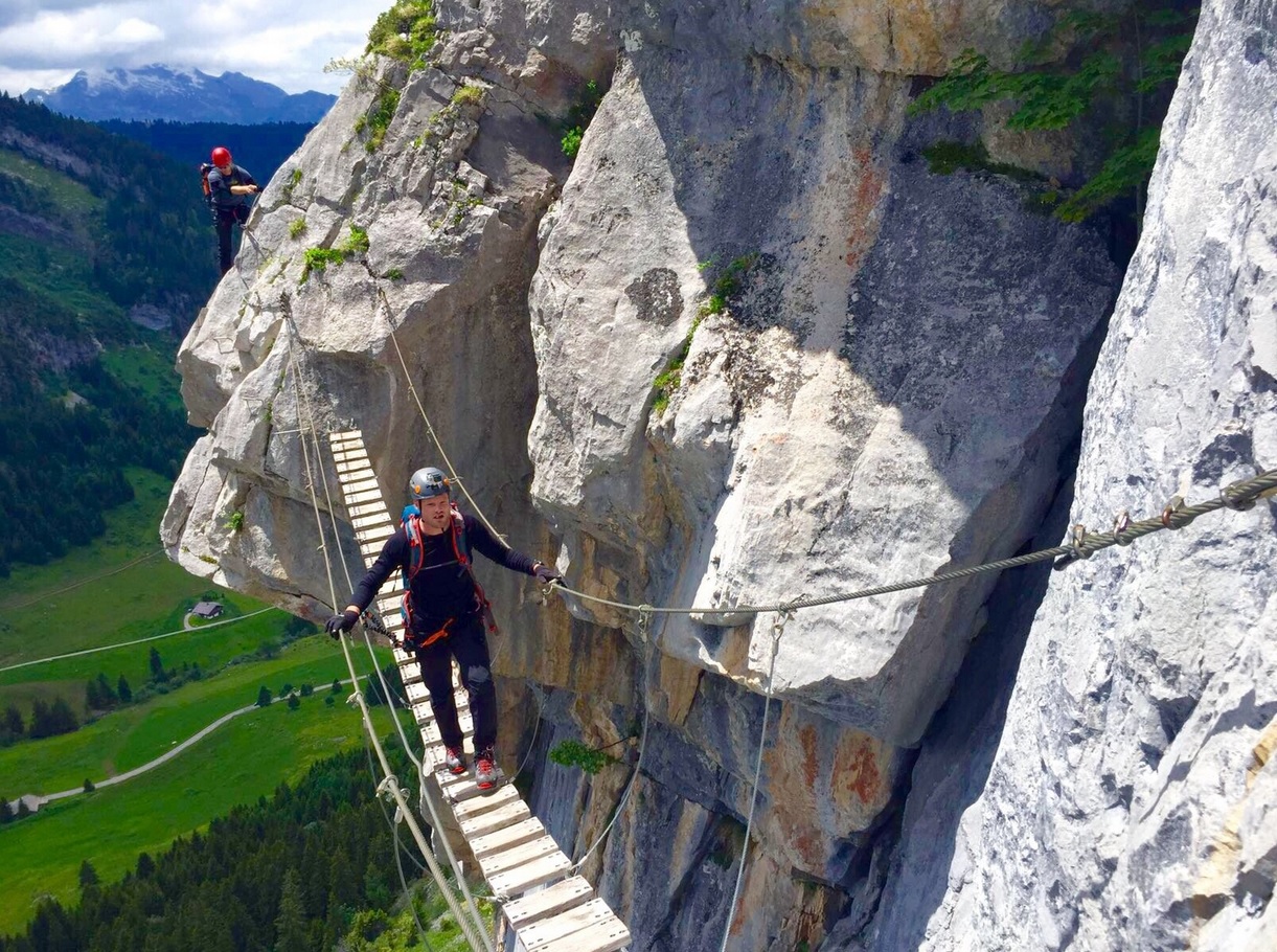 passerelle d'une via ferrata en Savoie plus belle via ferrata de savoie